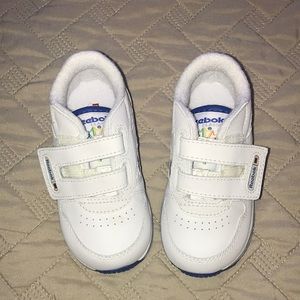 Toddler size 5 Reebok sneakers